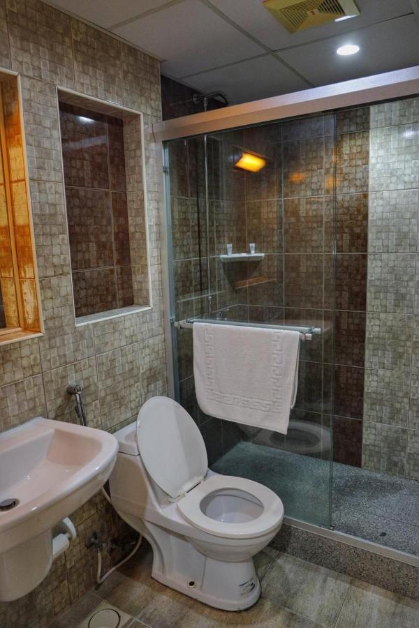 Johny International Hotel マスカット エクステリア 写真