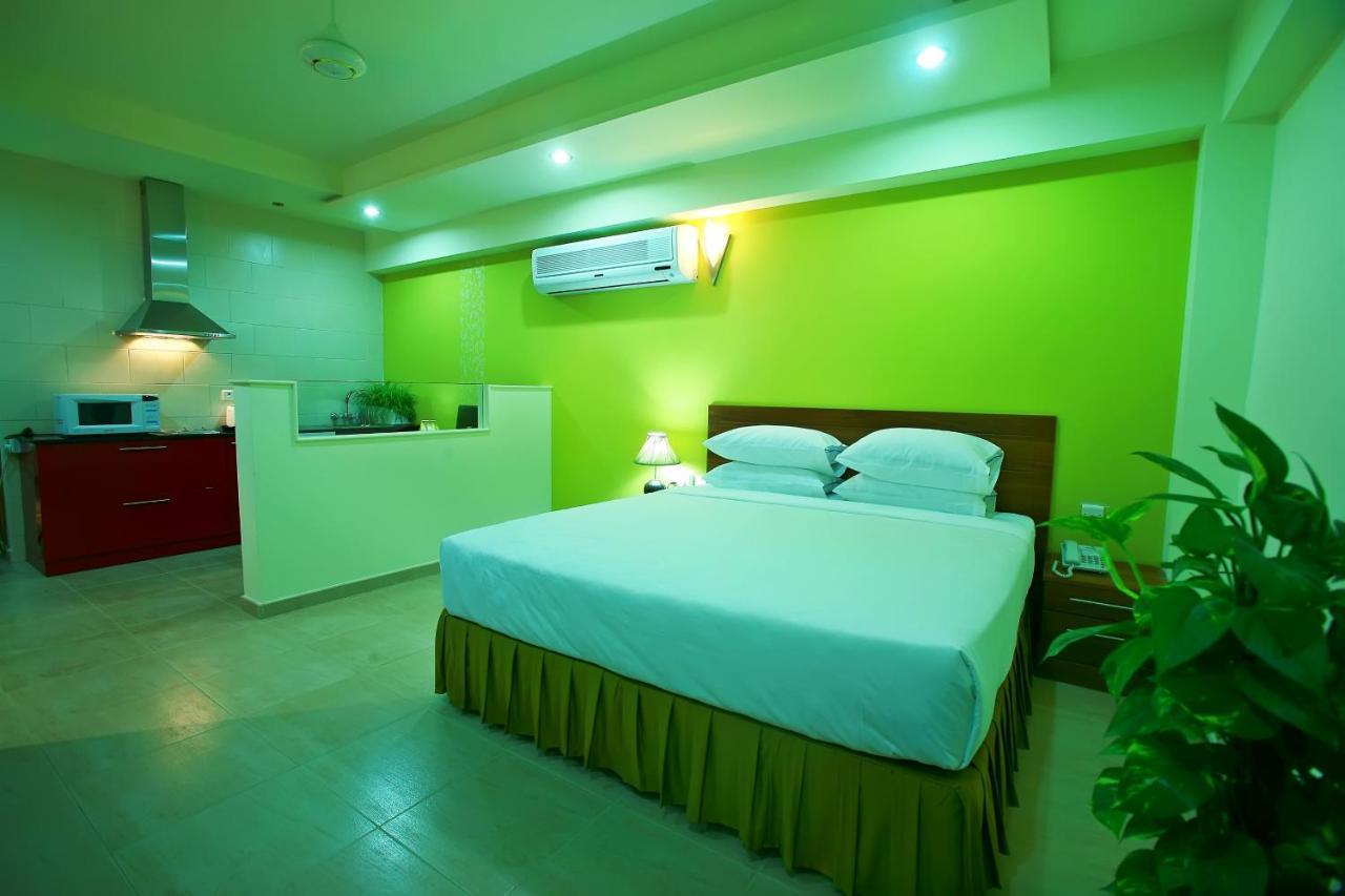 Johny International Hotel マスカット エクステリア 写真