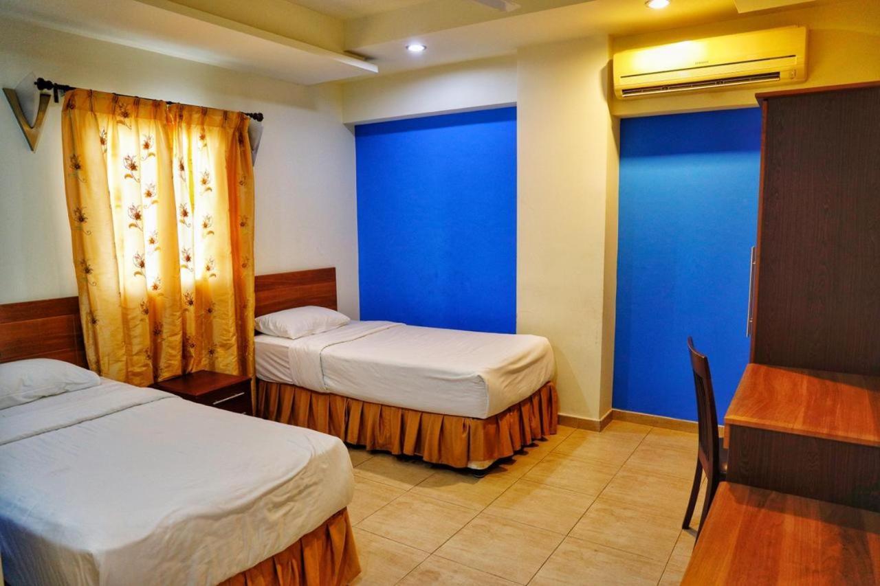 Johny International Hotel マスカット エクステリア 写真