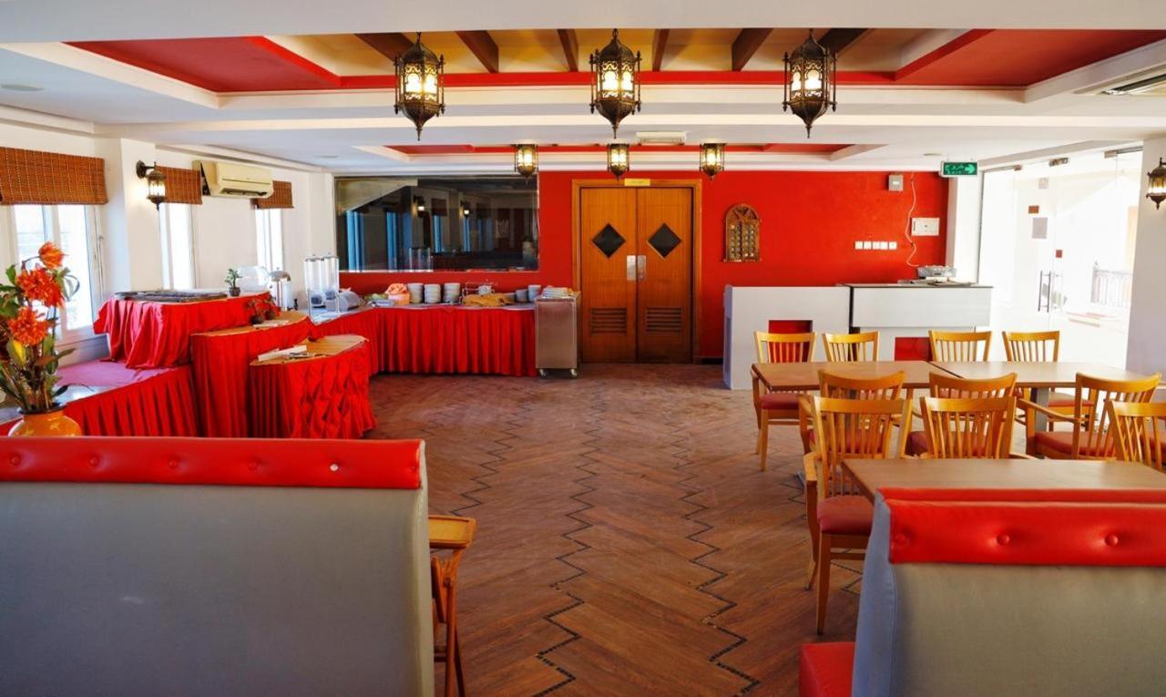 Johny International Hotel マスカット エクステリア 写真