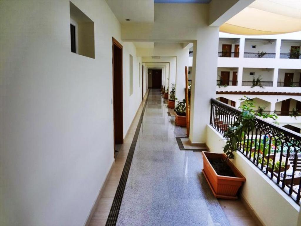 Johny International Hotel マスカット エクステリア 写真