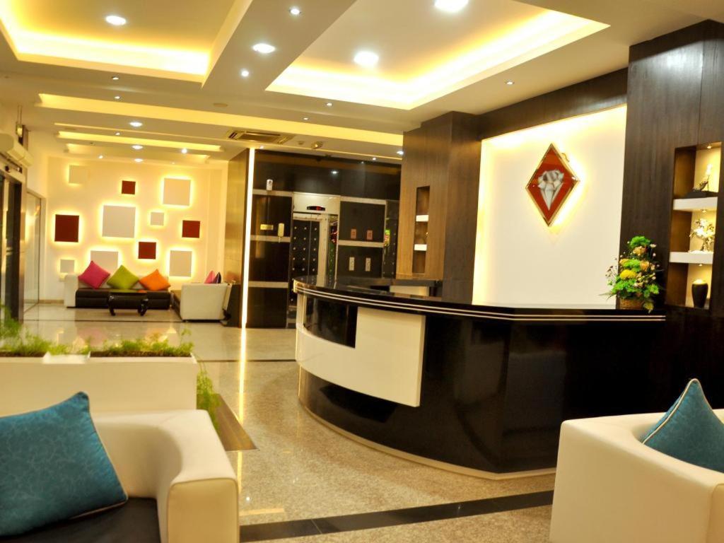 Johny International Hotel マスカット エクステリア 写真