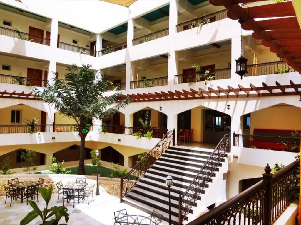 Johny International Hotel マスカット エクステリア 写真