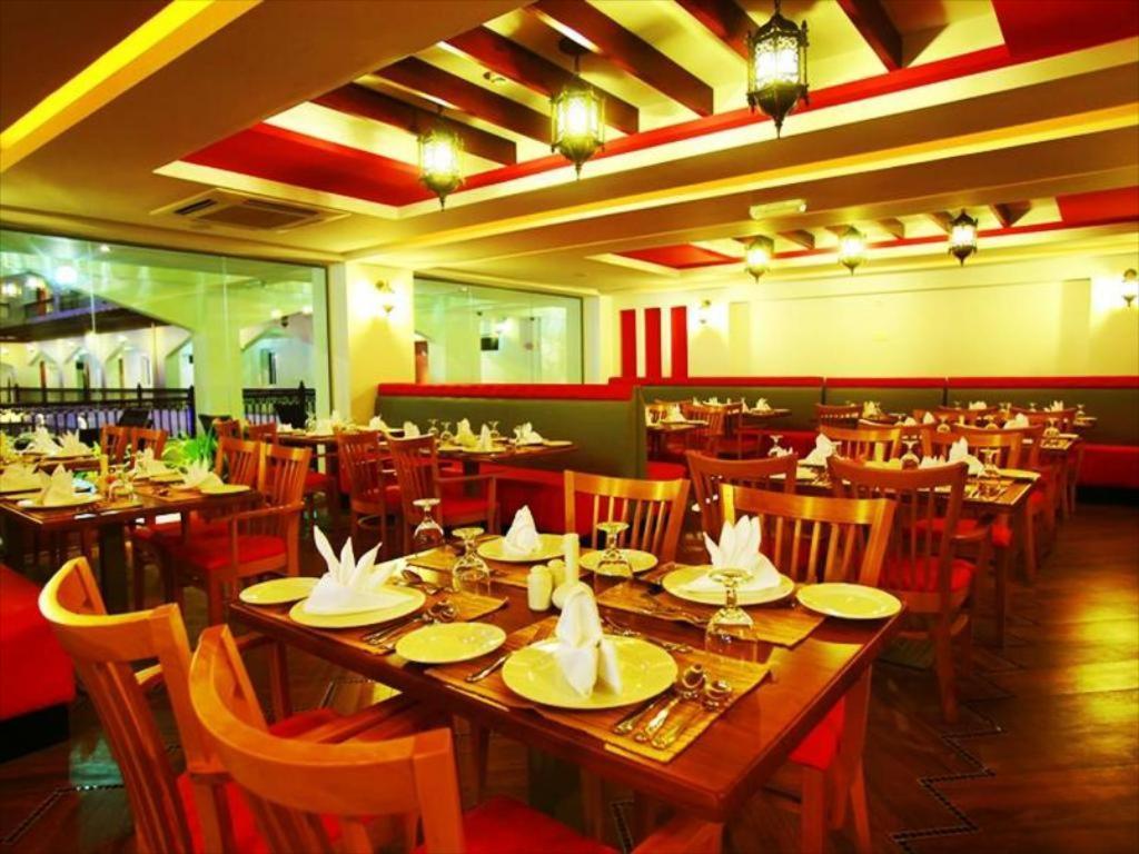 Johny International Hotel マスカット エクステリア 写真