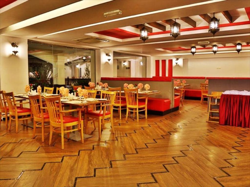 Johny International Hotel マスカット エクステリア 写真