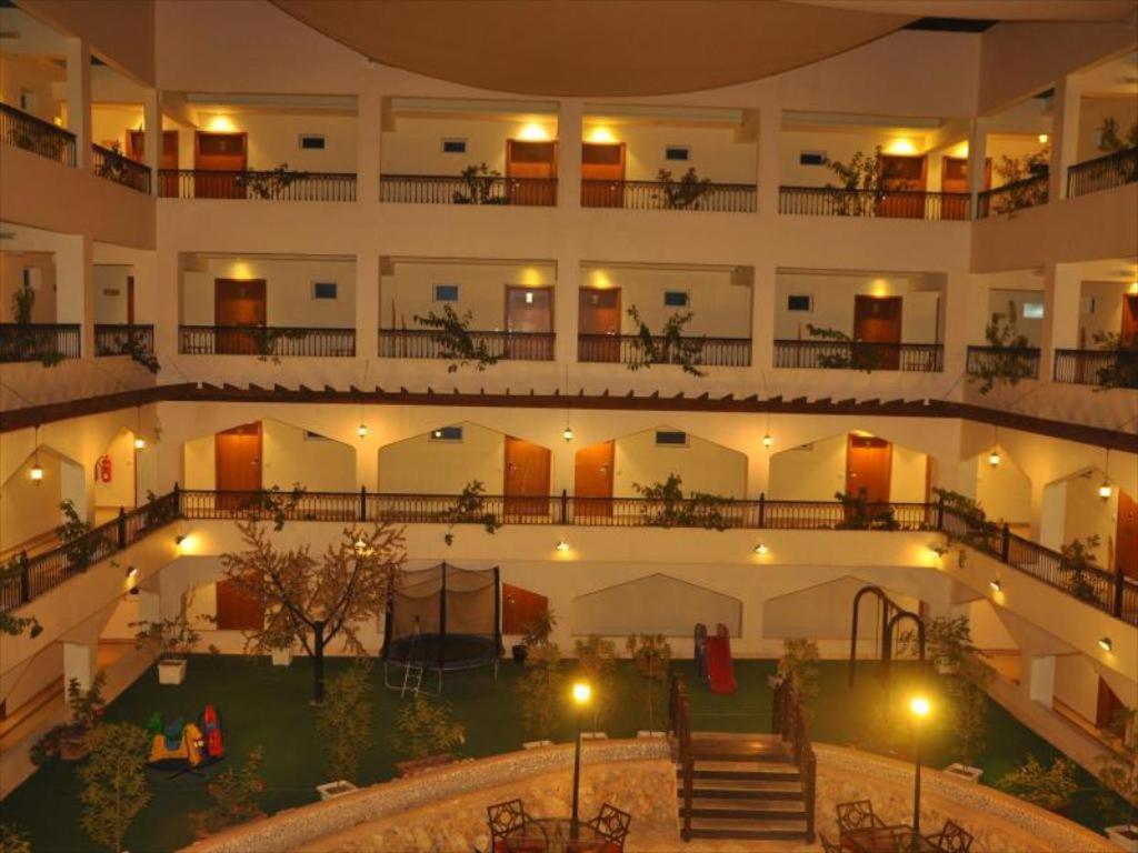 Johny International Hotel マスカット エクステリア 写真
